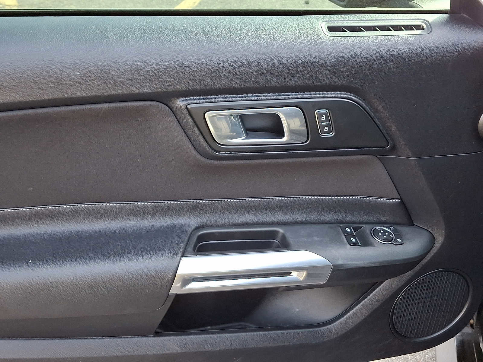 Used 2018 Ford Mustang Coupe w/ Ecoboost Performance Package image 10