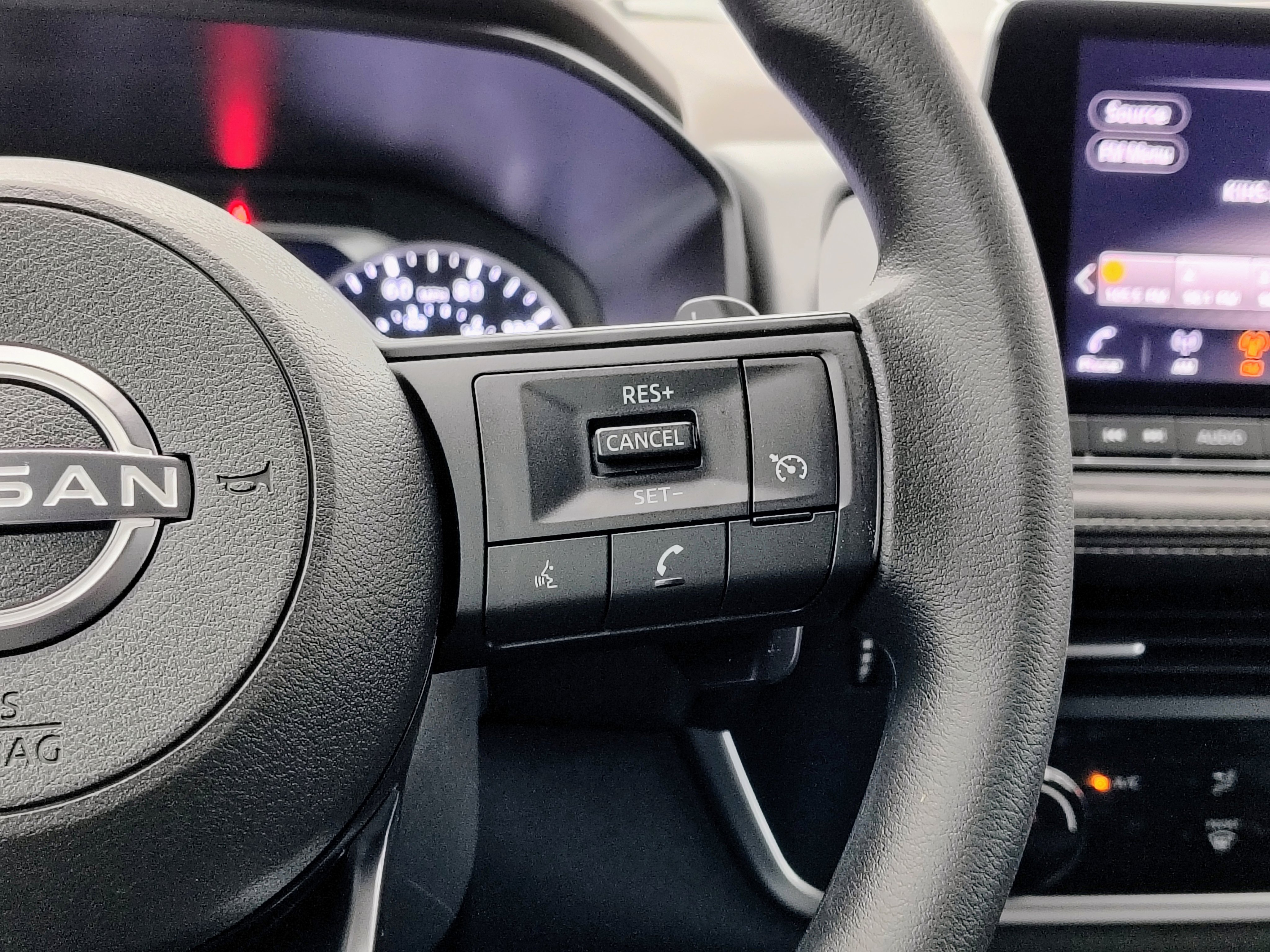 Used 2022 Nissan Rogue S image 36