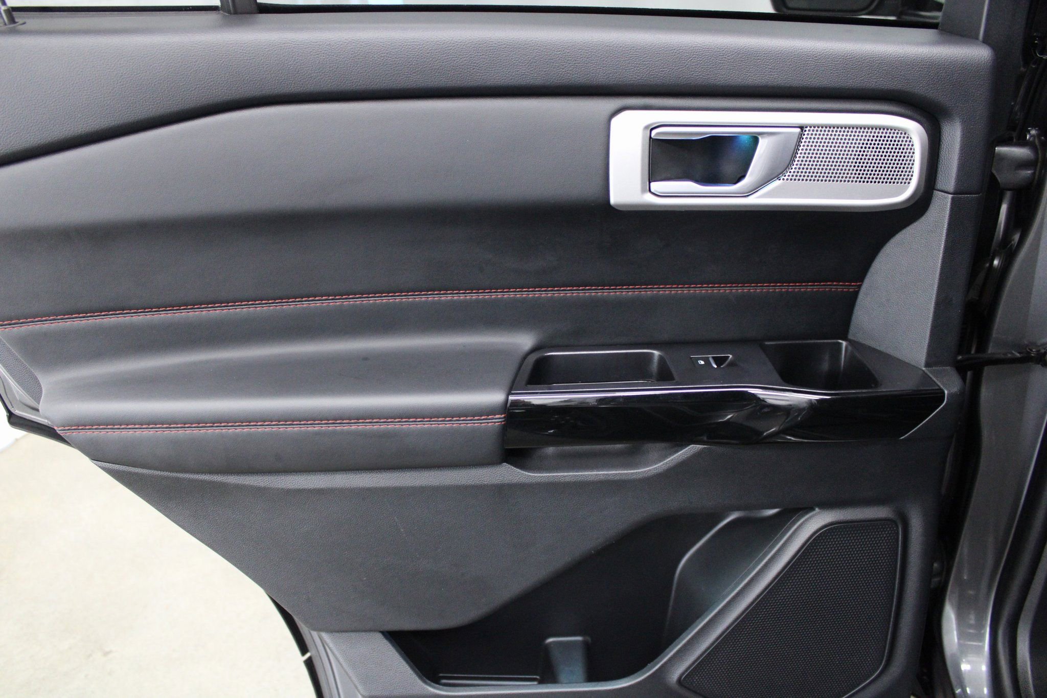 Used 2023 Ford Explorer ST-Line w/ Class IV Trailer Tow Package image 22