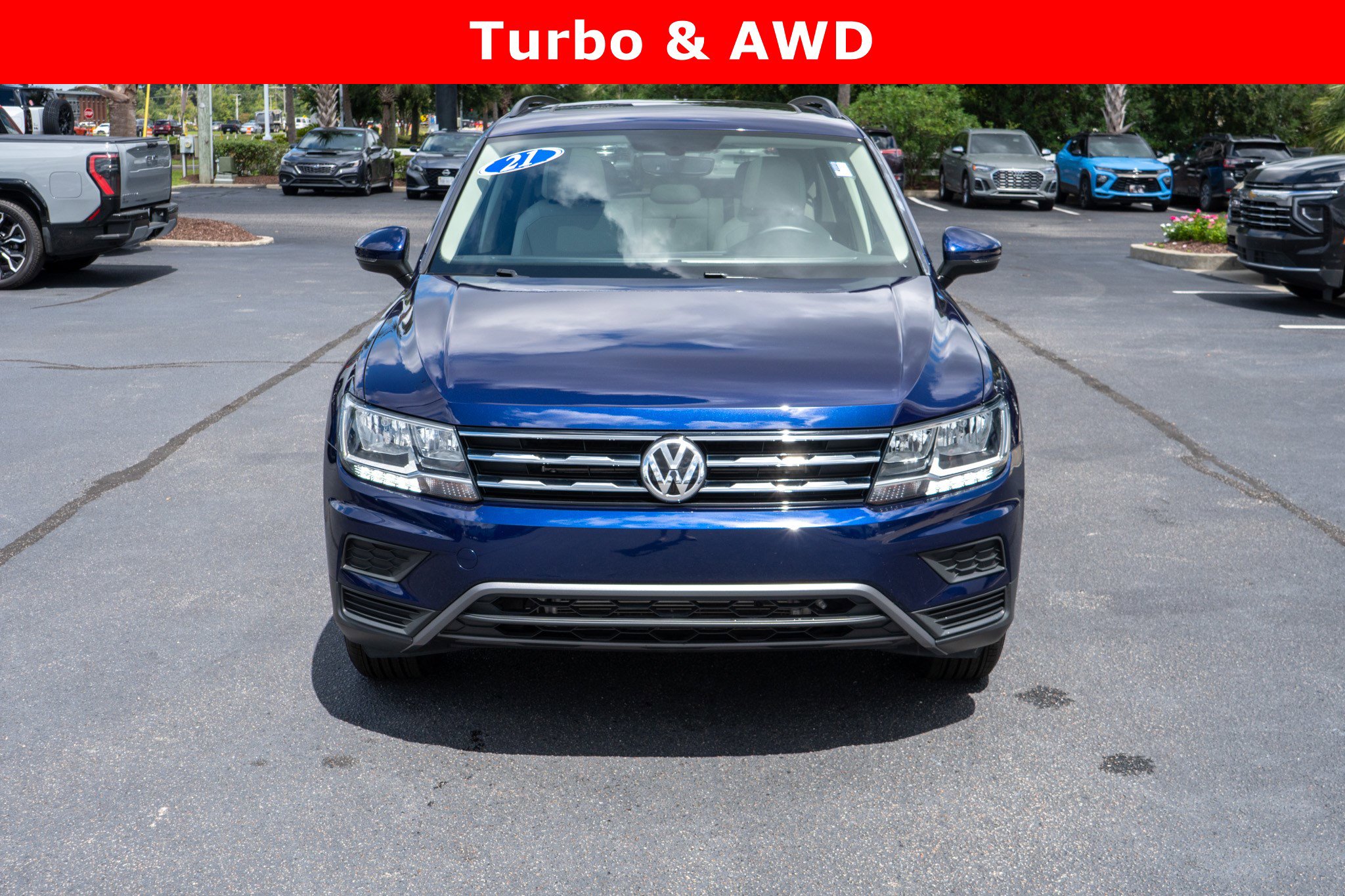 Used 2021 Volkswagen Tiguan SE w/ Panoramic Sunroof Package image 8