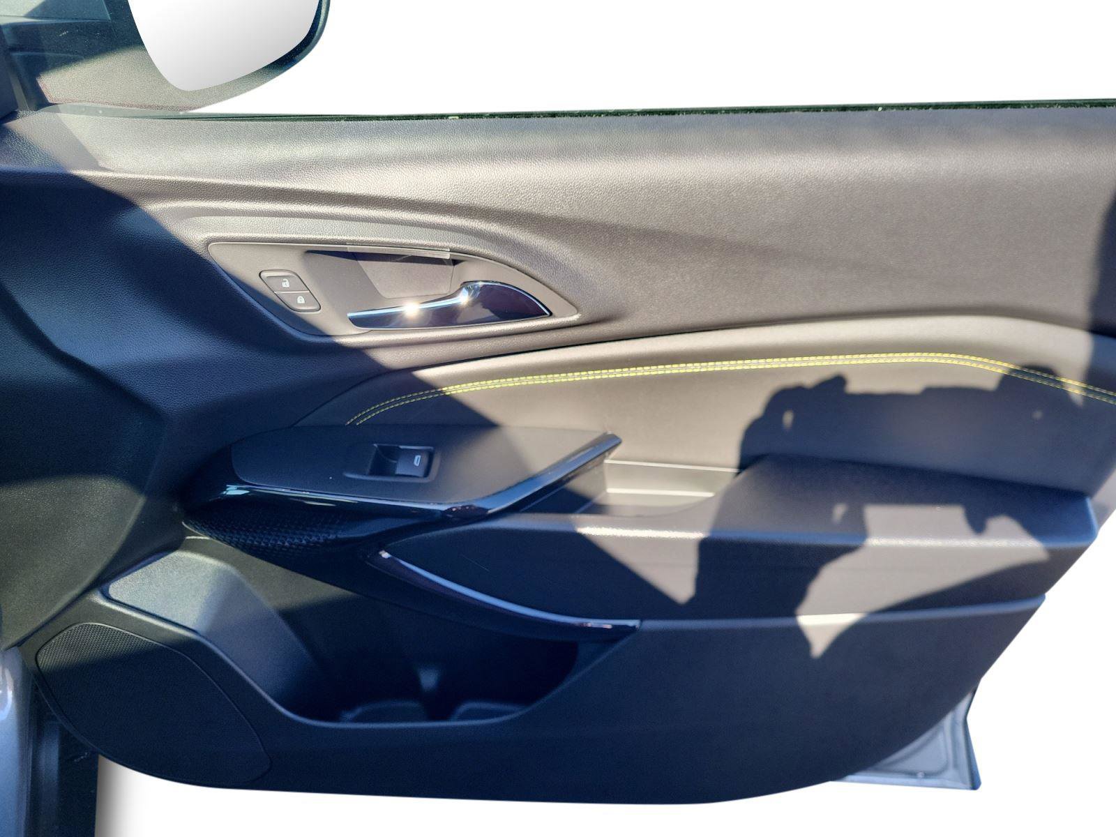 New 2026 Chevrolet Trax LT w/ Sunroof Package FWD image 25