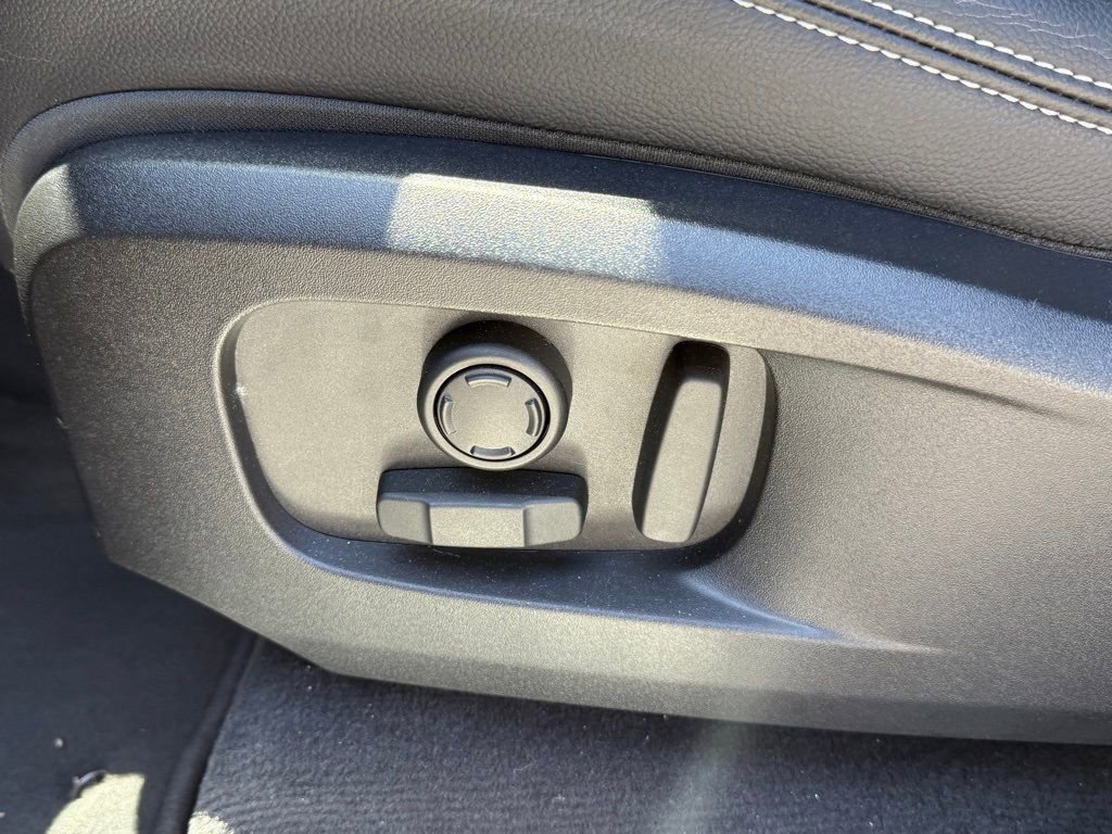 Used 2025 Jaguar F-PACE R-Dynamic S image 12