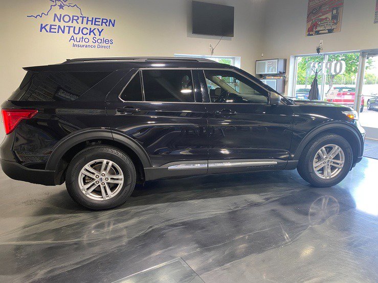 Used 2020 Ford Explorer XLT w/ Equipment Group 202A AWD/4WD image 2