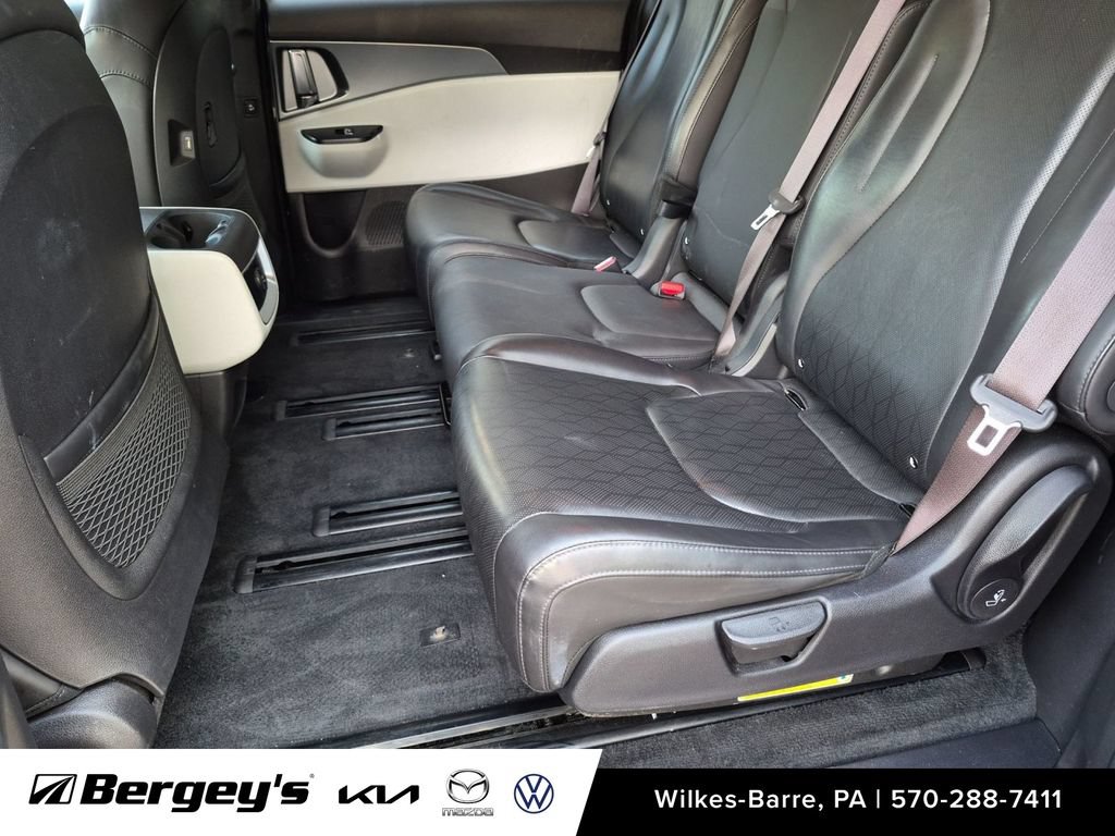 Used 2022 Kia Carnival LX FWD image 23