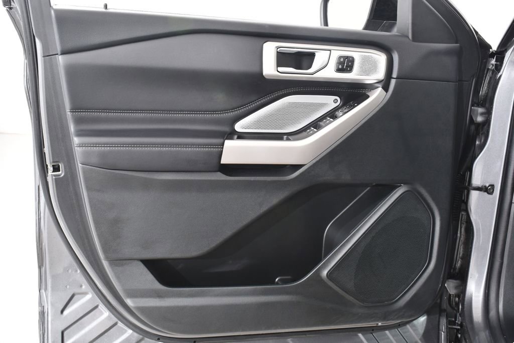 Used 2023 Ford Explorer Limited w/ Limited Technology Package image 26