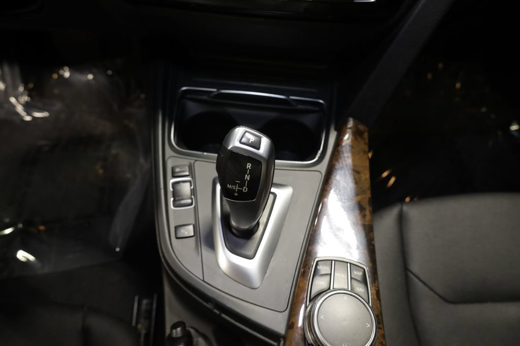 Used 2017 BMW 320i xDrive Sedan AWD/4WD image 27