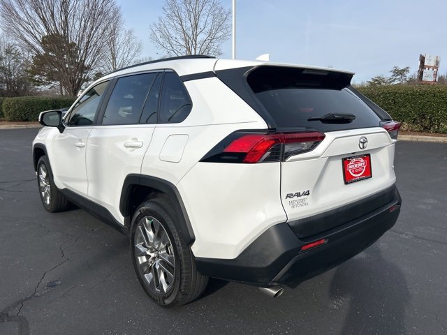Used 2019 Toyota RAV4 XLE Premium w/ Cold Weather Package image 9