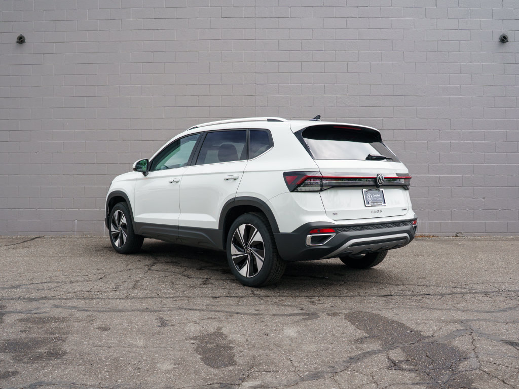 Certified 2025 Volkswagen Taos SE AWD/4WD image 3