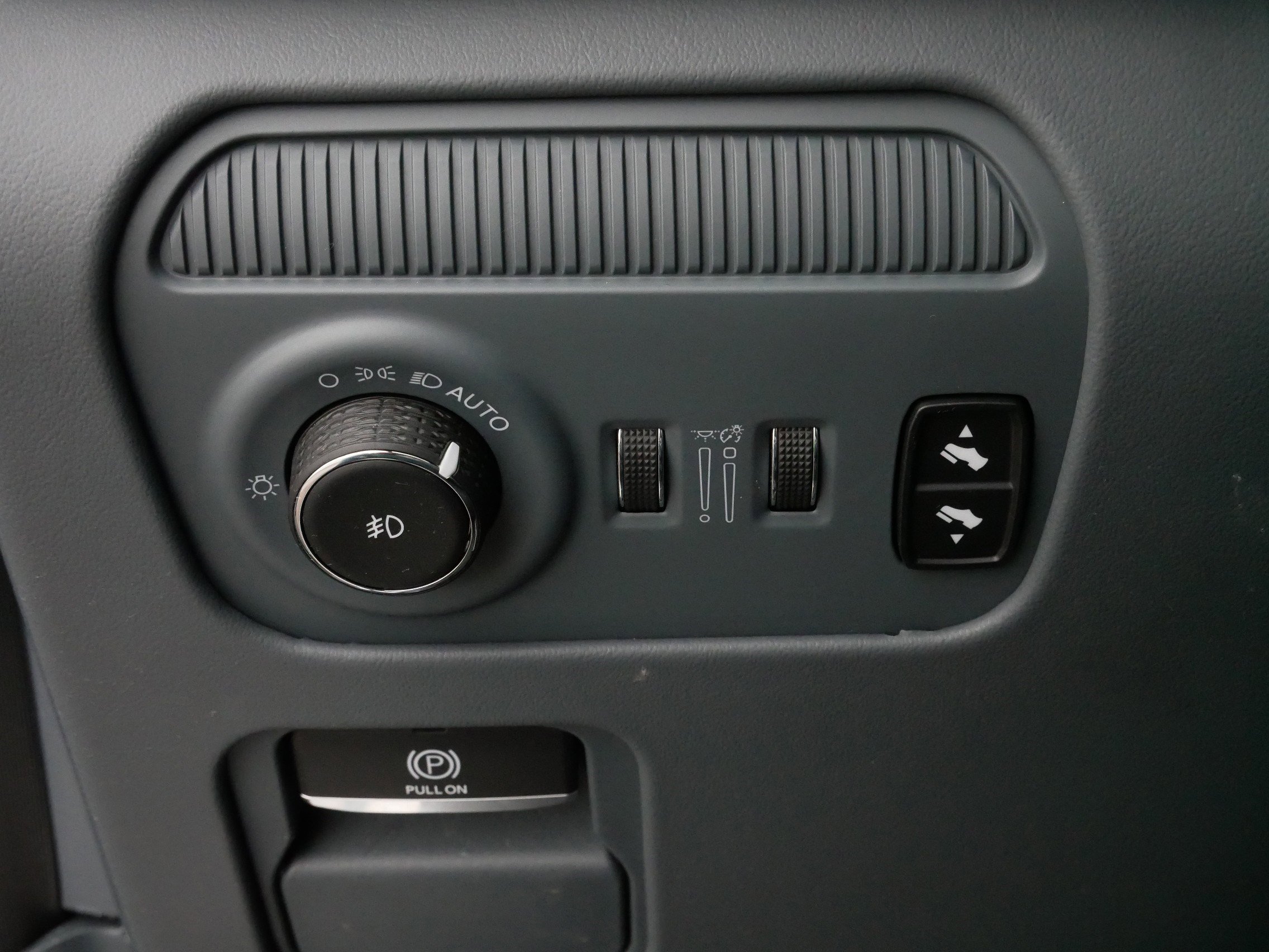 Used 2022 Jeep Grand Wagoneer Series III w/ Rear Seat Video Group 1 image 26