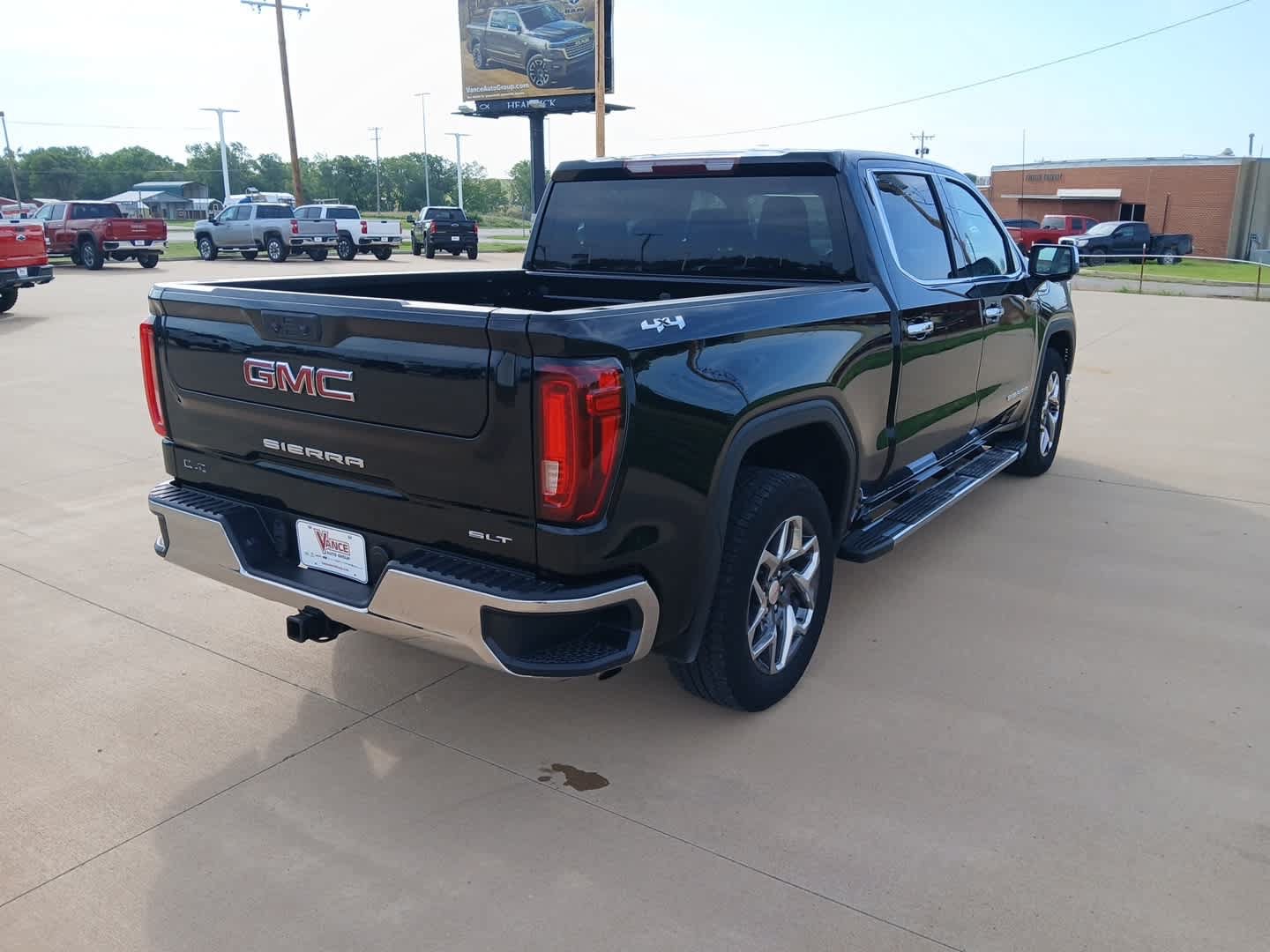 Used 2024 GMC Sierra 1500 SLT w/ SLT Premium Package AWD/4WD image 10