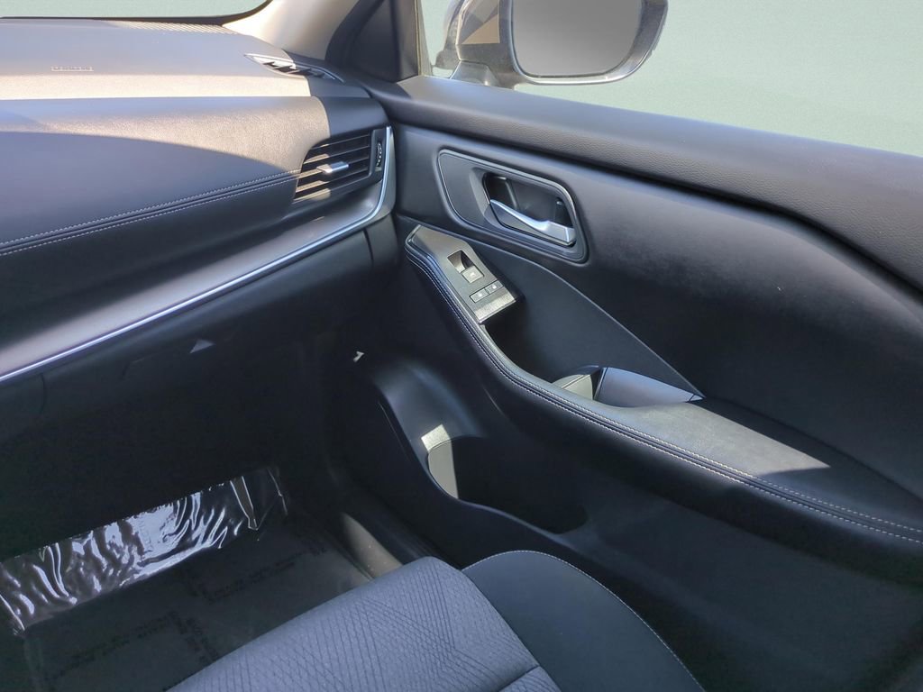 Certified 2024 Nissan Rogue SV FWD image 24