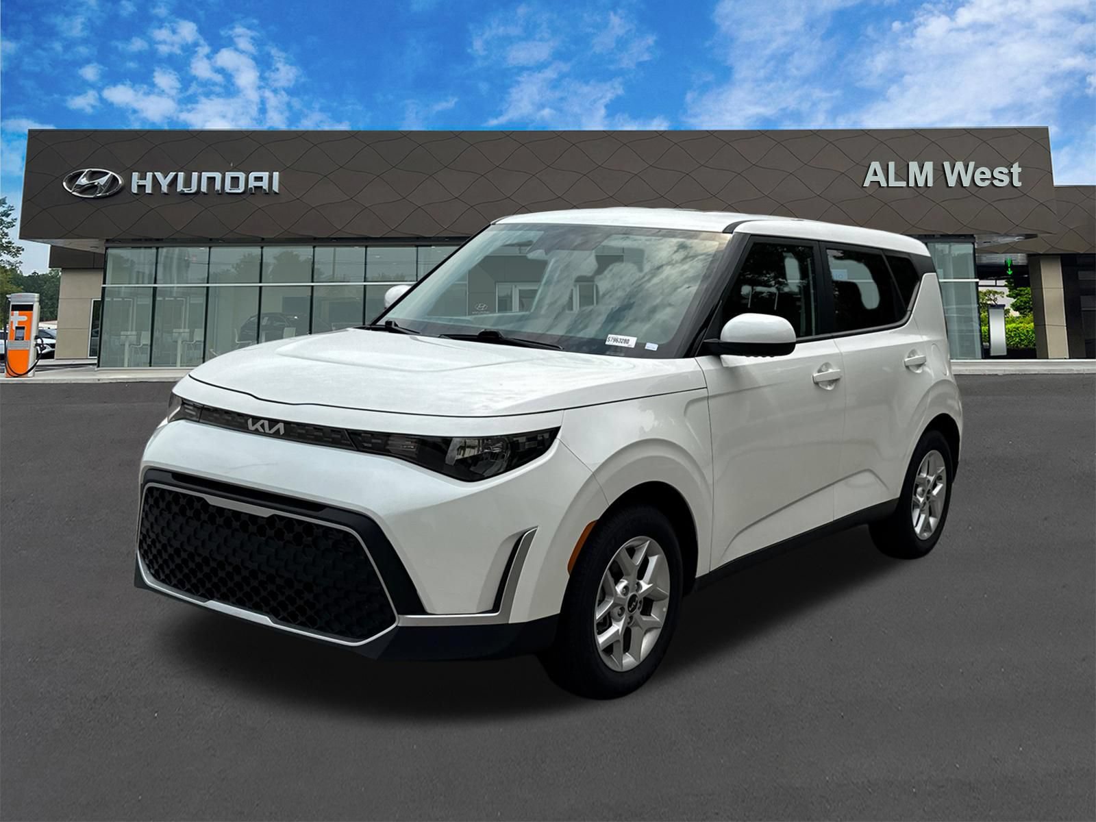 Used 2025 Kia Soul LX w/ LX Technology Package FWD image 1