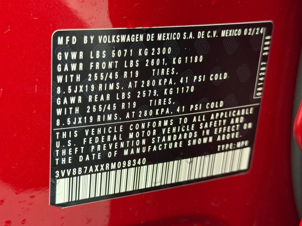 Used 2024 Volkswagen Tiguan SE R-Line image 26