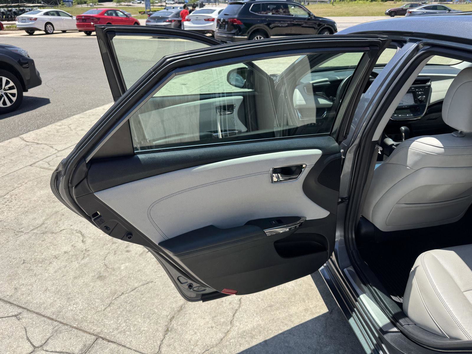 Used 2018 Toyota Avalon Limited w/ Protection Package FWD image 8