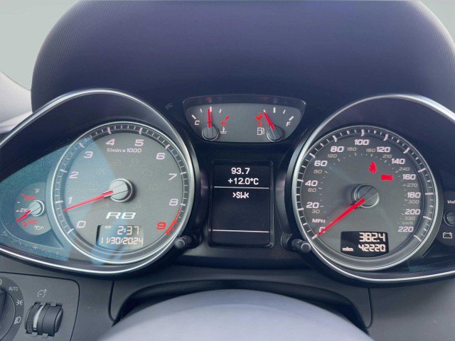 Used 2011 Audi R8 V8 image 25