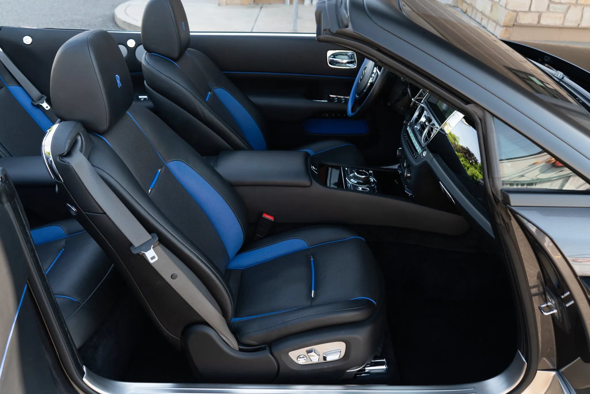 Used 2017 Rolls-Royce Dawn RWD image 62