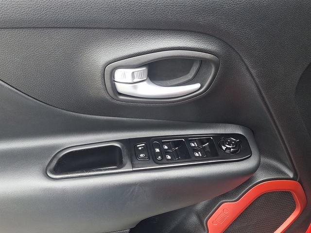Used 2023 Jeep Renegade Trailhawk AWD/4WD image 12
