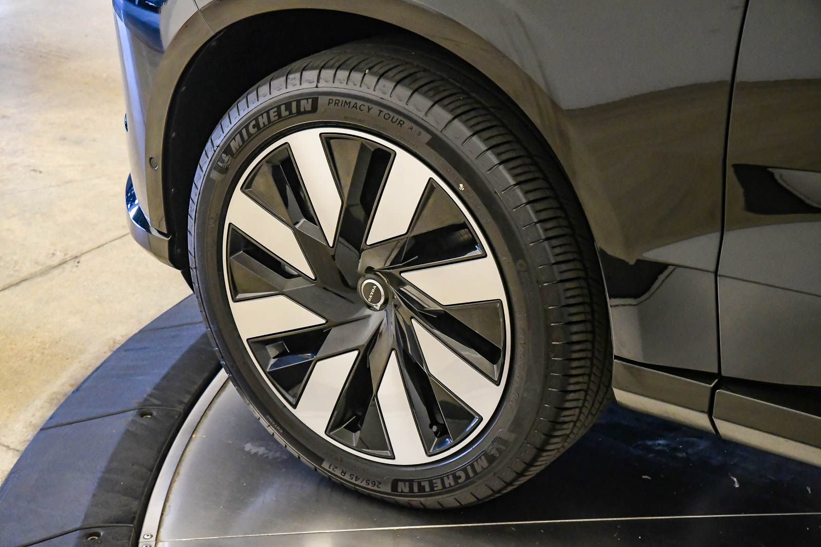 Certified 2026 Volvo EX90 Plus AWD/4WD image 9