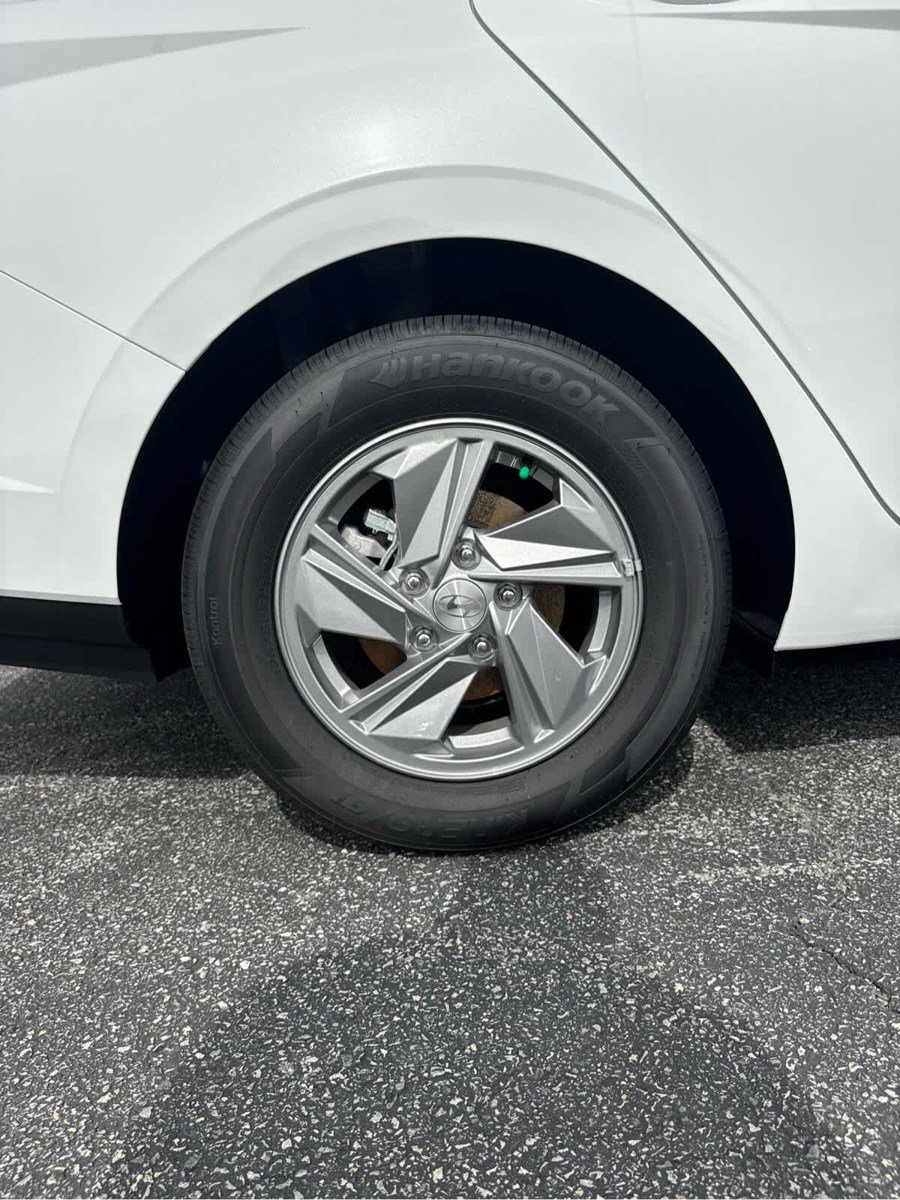New 2026 Hyundai Elantra SE FWD image 19
