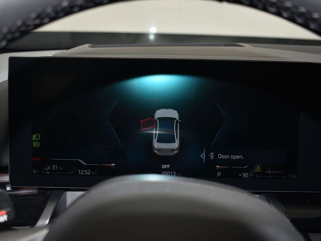 New 2026 BMW 550e xDrive w/ Premium Package image 29