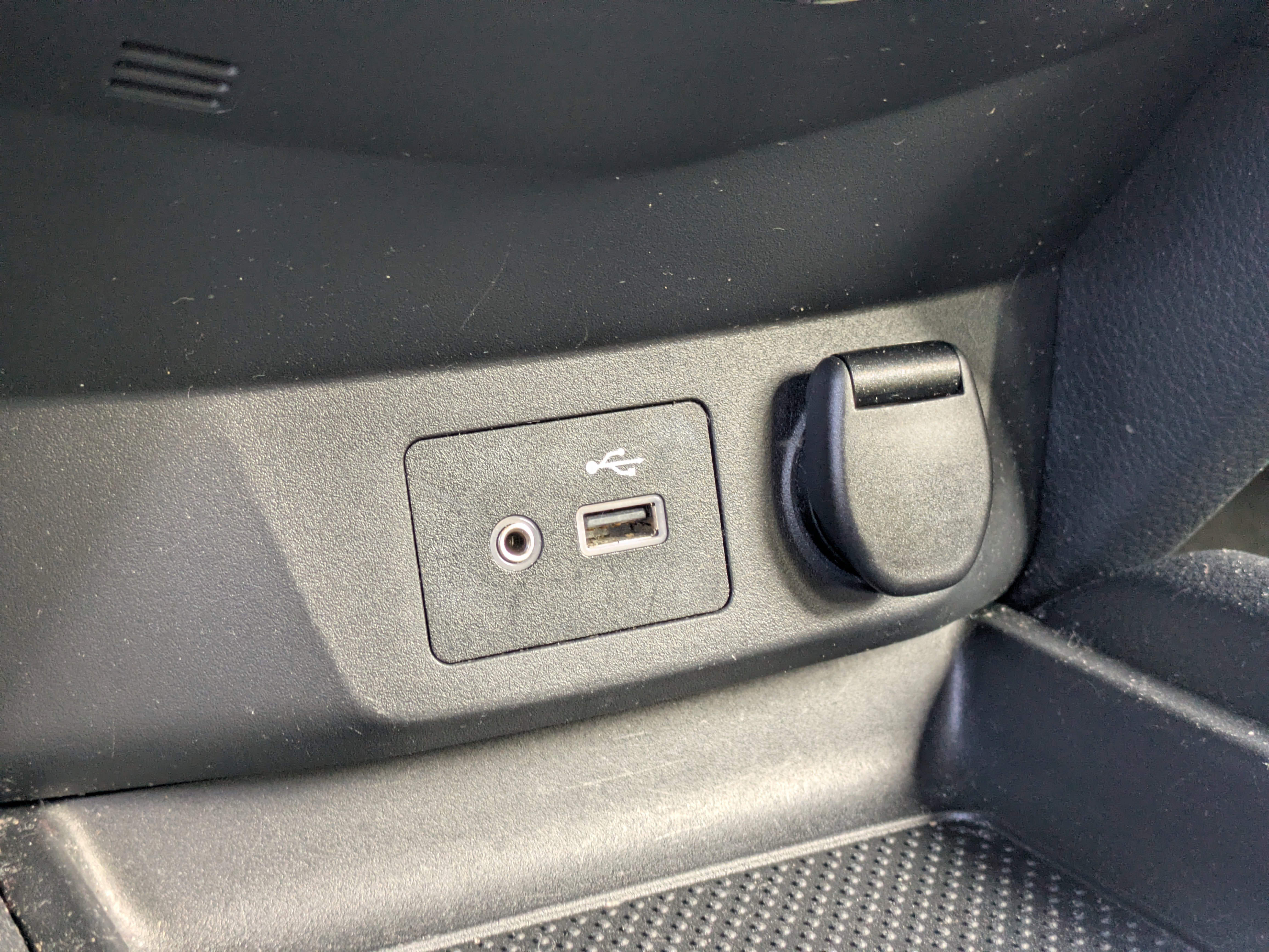 Used 2019 Nissan Rogue SV image 29