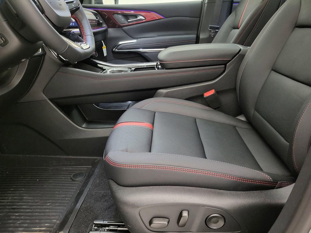 New 2026 Chevrolet Traverse RS w/ LPO, Floor Liner Package image 7