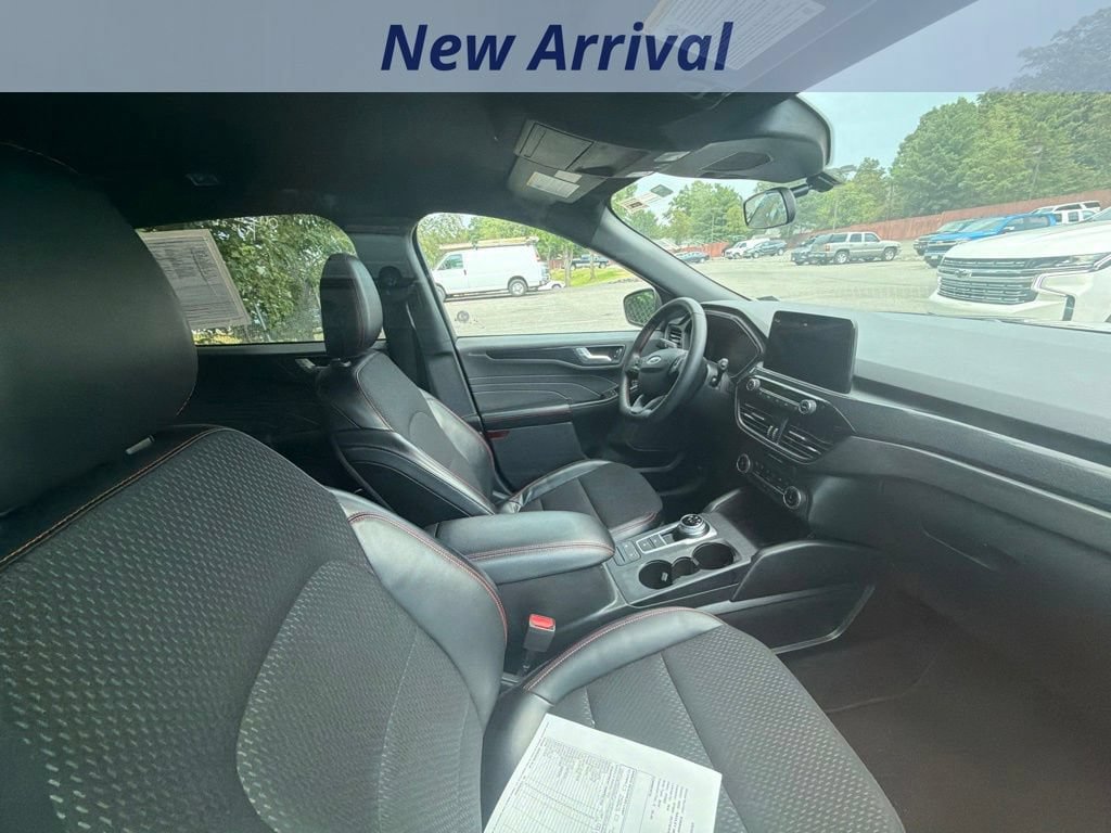 Used 2025 Ford Escape ST-Line FWD image 3