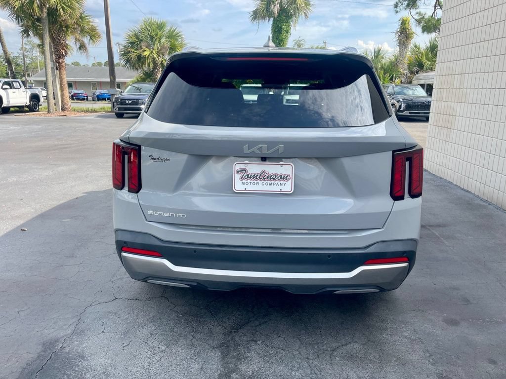 Used 2025 Kia Sorento S FWD image 4