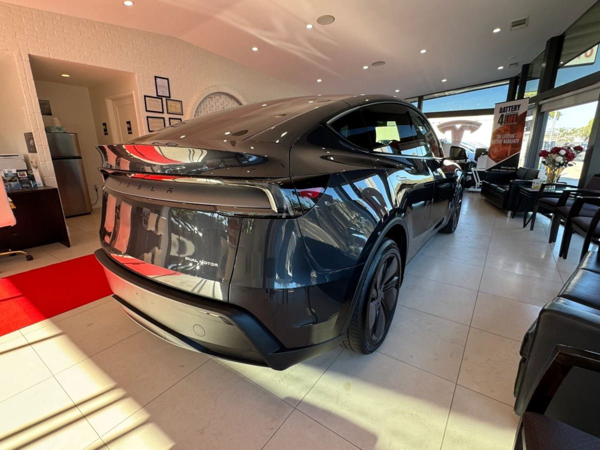 Used 2026 Tesla Model Y AWD image 5