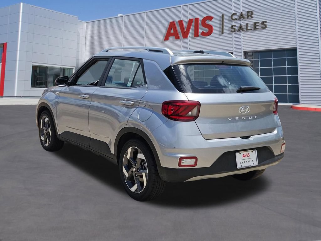 Used 2025 Hyundai Venue SEL FWD image 3