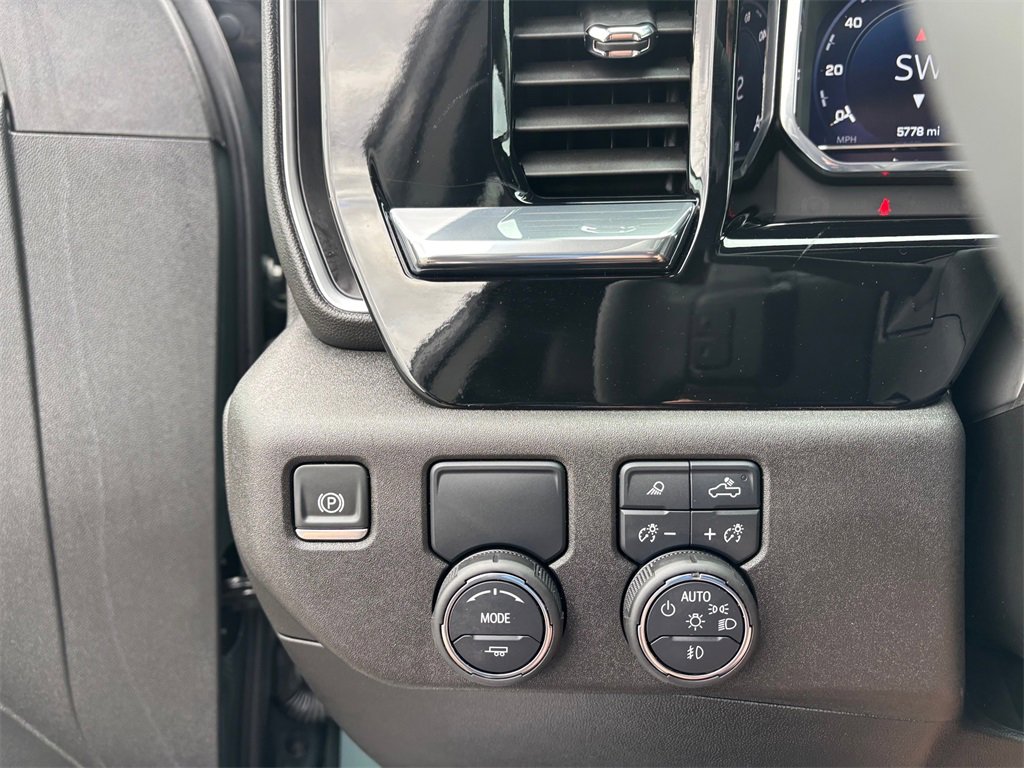 Certified 2025 Chevrolet Silverado 1500 LTZ image 24