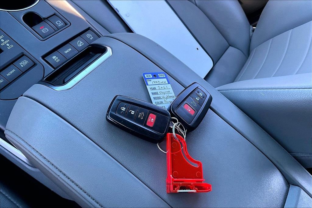 Used 2021 Toyota Highlander XLE image 35