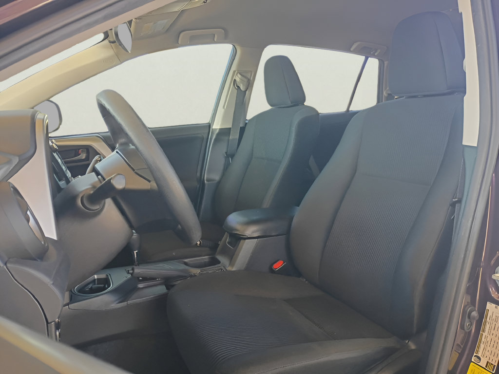 Used 2018 Toyota RAV4 LE FWD image 15