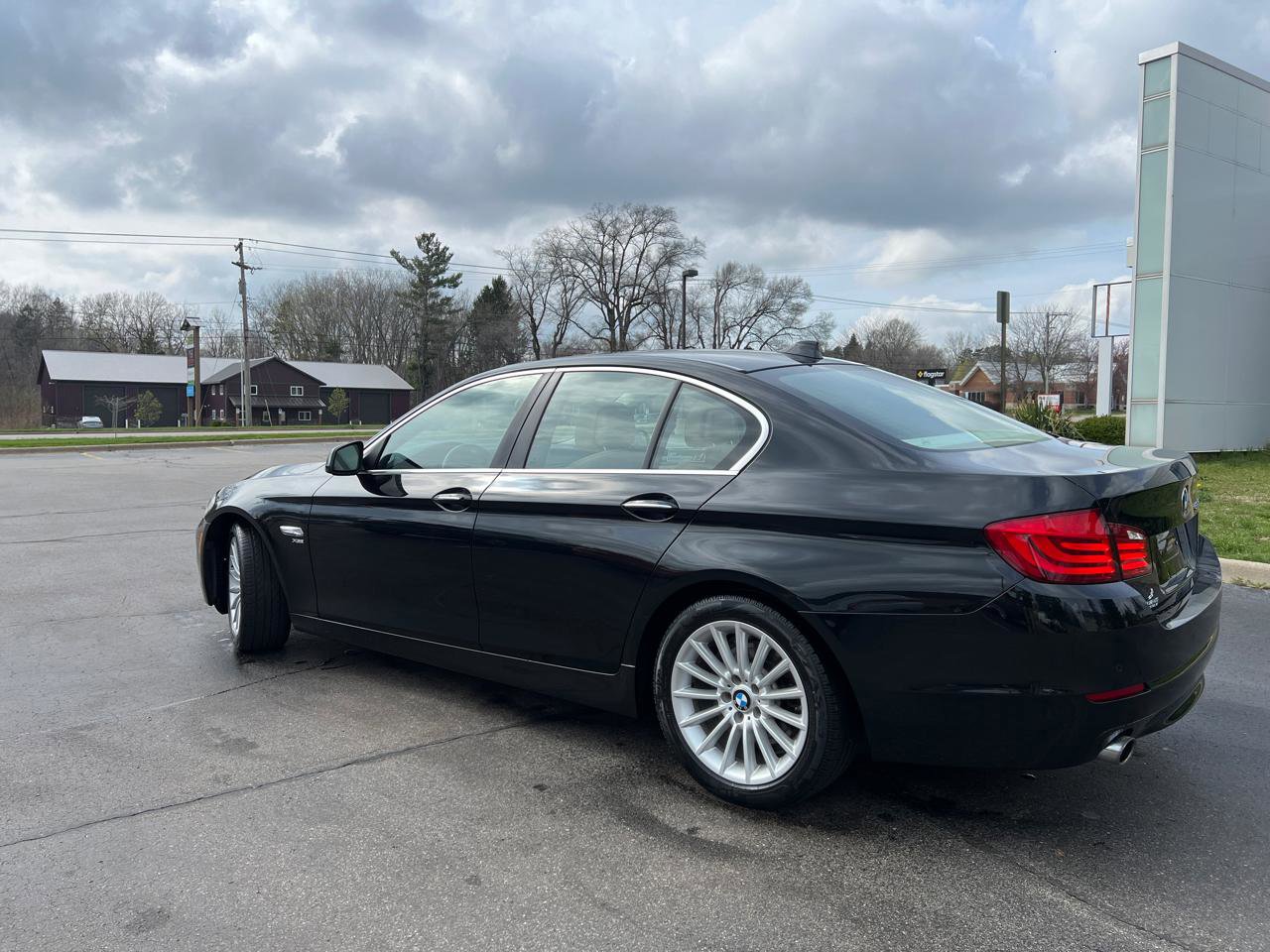 Used 2011 BMW 535i xDrive Sedan AWD/4WD image 4
