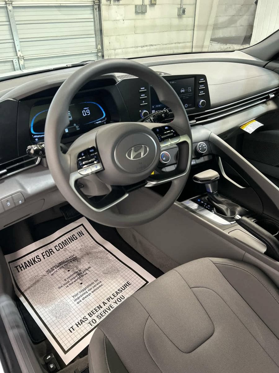 New 2026 Hyundai Elantra SE FWD image 9