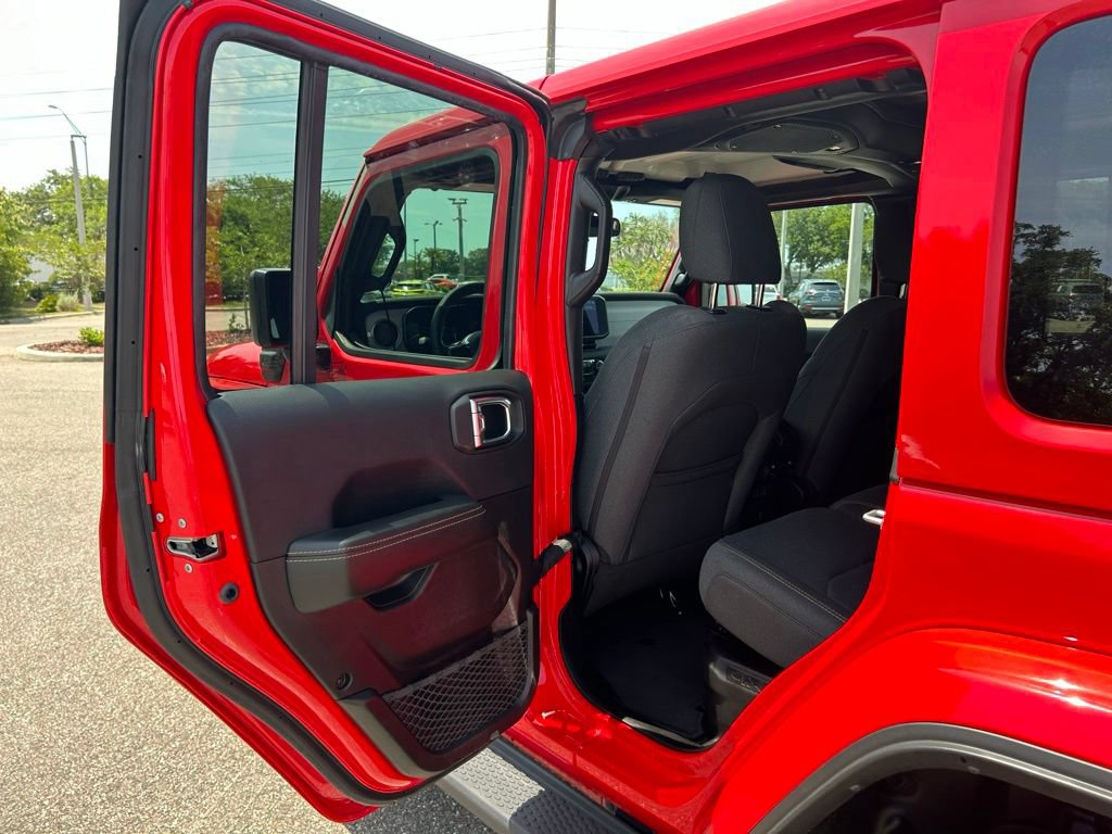 Used 2025 Jeep Wrangler Unlimited Sahara AWD/4WD image 58