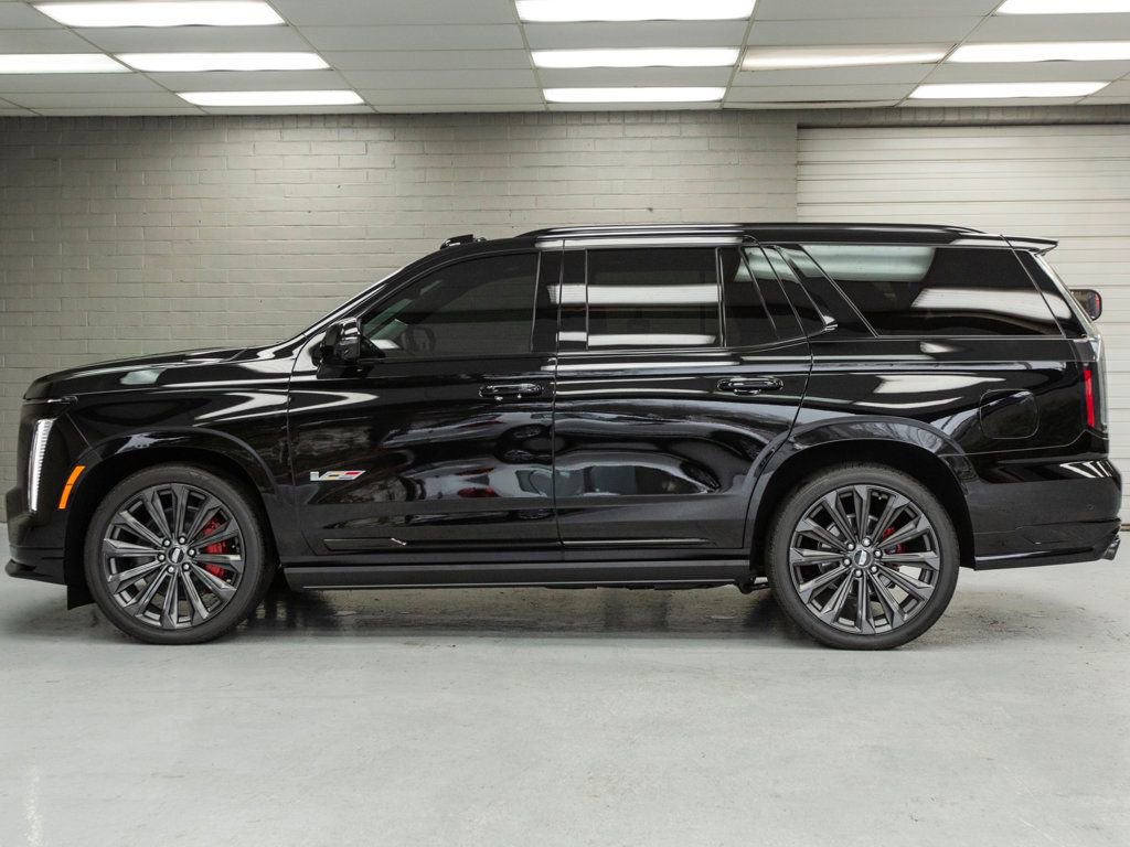 Used 2025 Cadillac Escalade V image 4