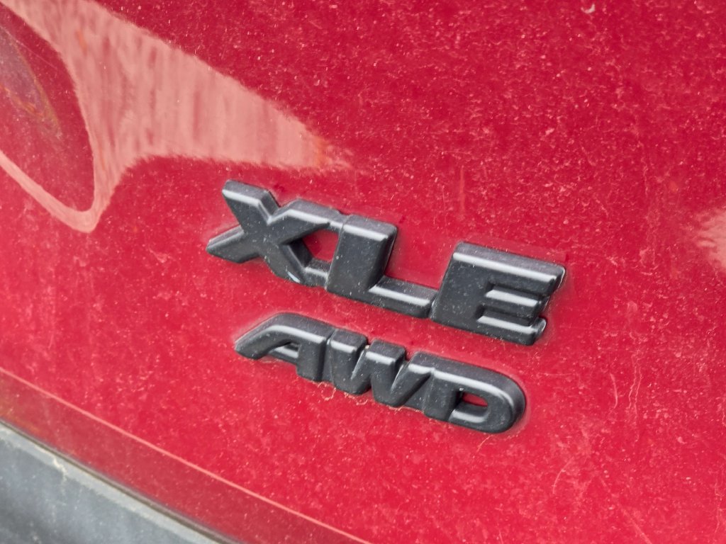 Certified 2022 Toyota RAV4 XLE w/ XLE Grade Weather Package AWD/4WD image 10