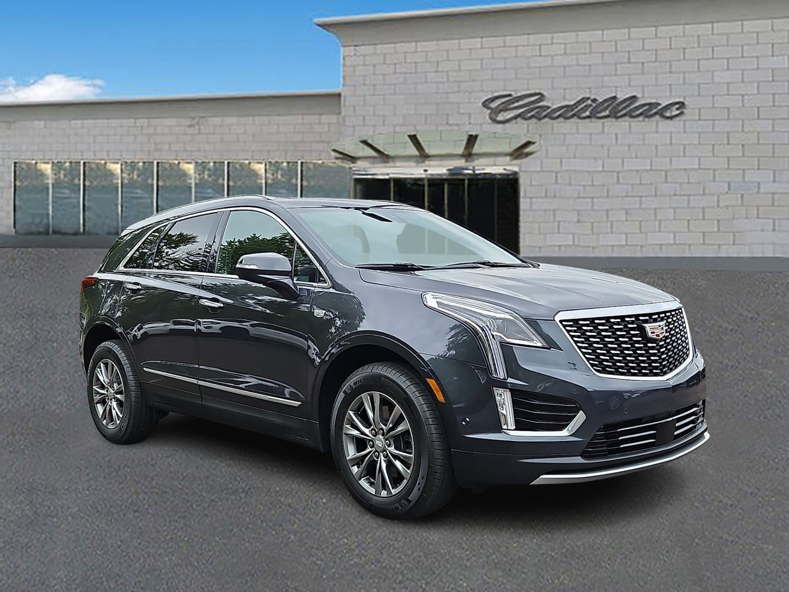 Used 2022 Cadillac XT5 Premium Luxury w/ Technology Package AWD/4WD image 3