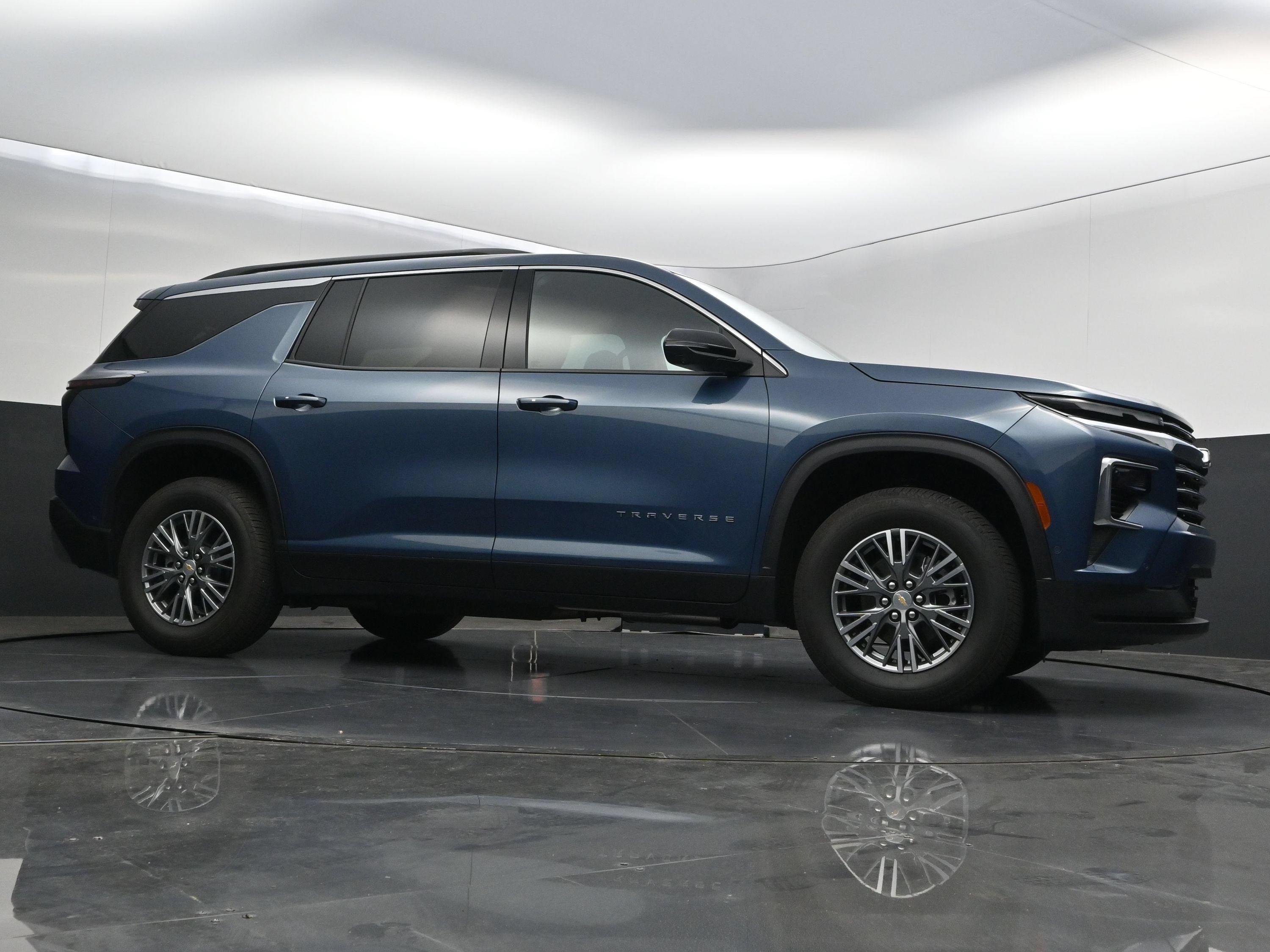 Certified 2026 Chevrolet Traverse LT w/ Enhanced Driving Package FWD image 50