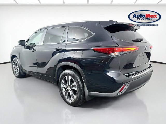 Used 2023 Toyota Highlander XLE AWD/4WD image 6