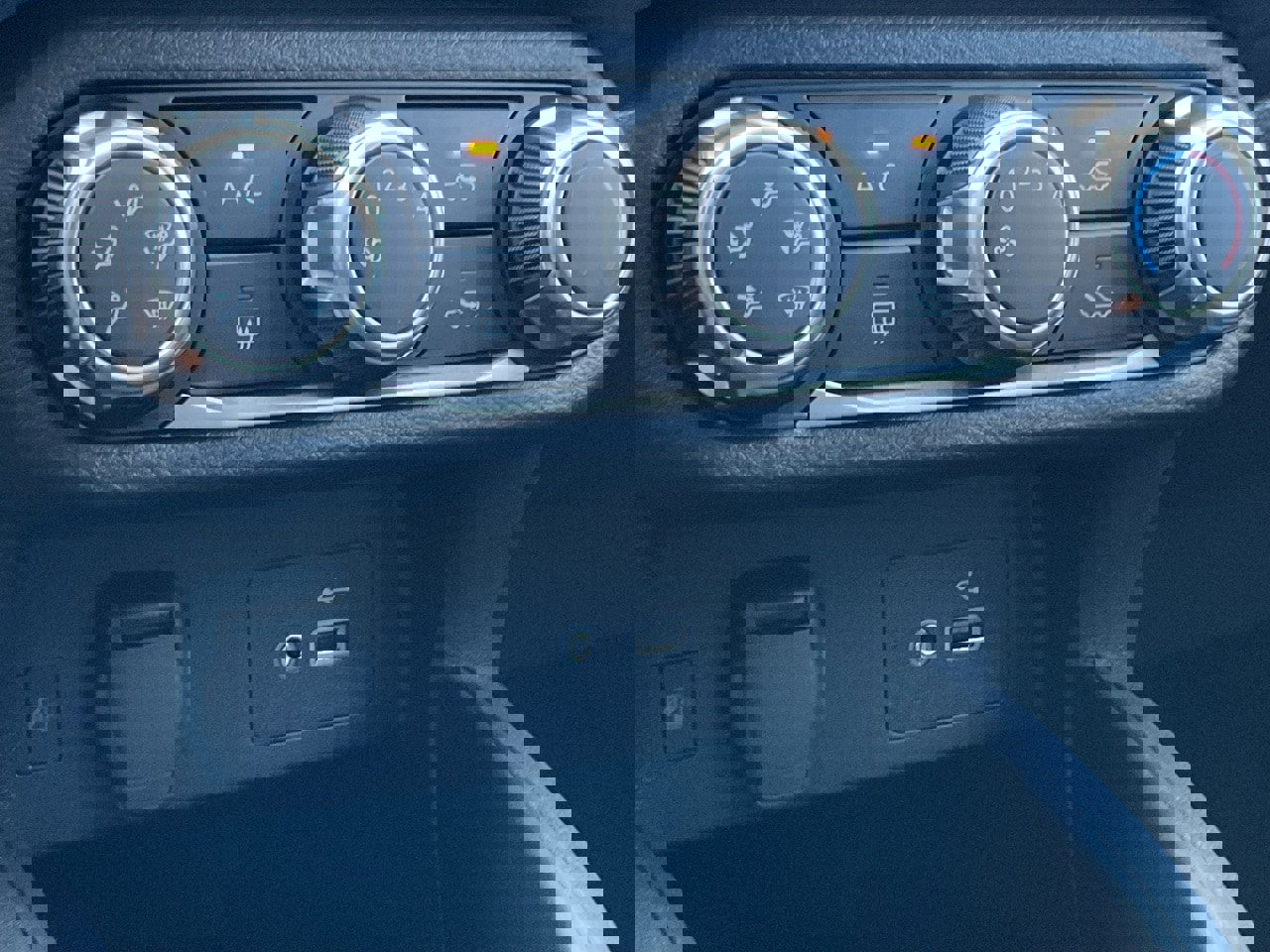 New 2025 Nissan Versa SV w/ Trunk Package image 28