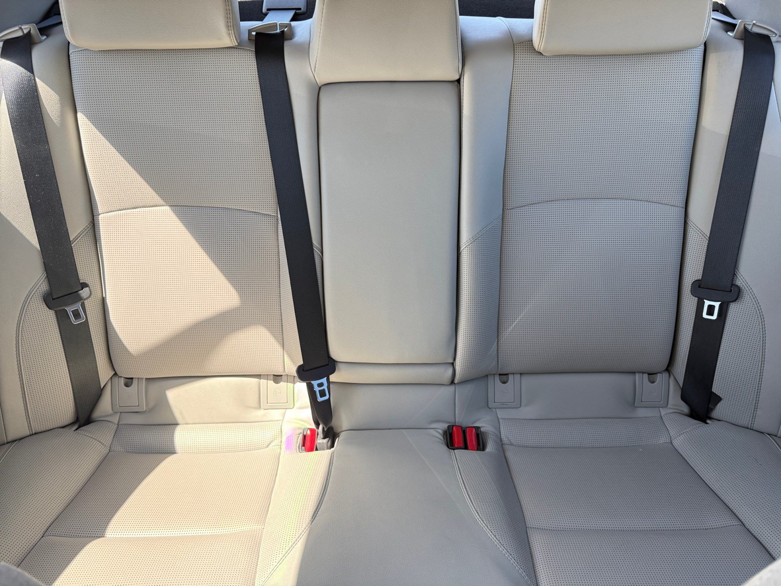 Used 2025 Toyota Camry XLE AWD/4WD image 18