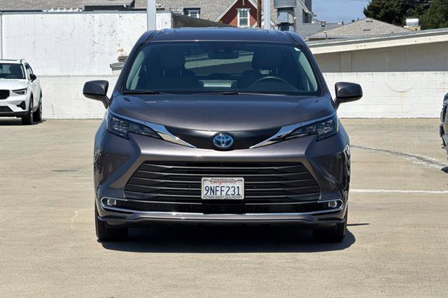 Used 2024 Toyota Sienna XLE AWD/4WD image 8