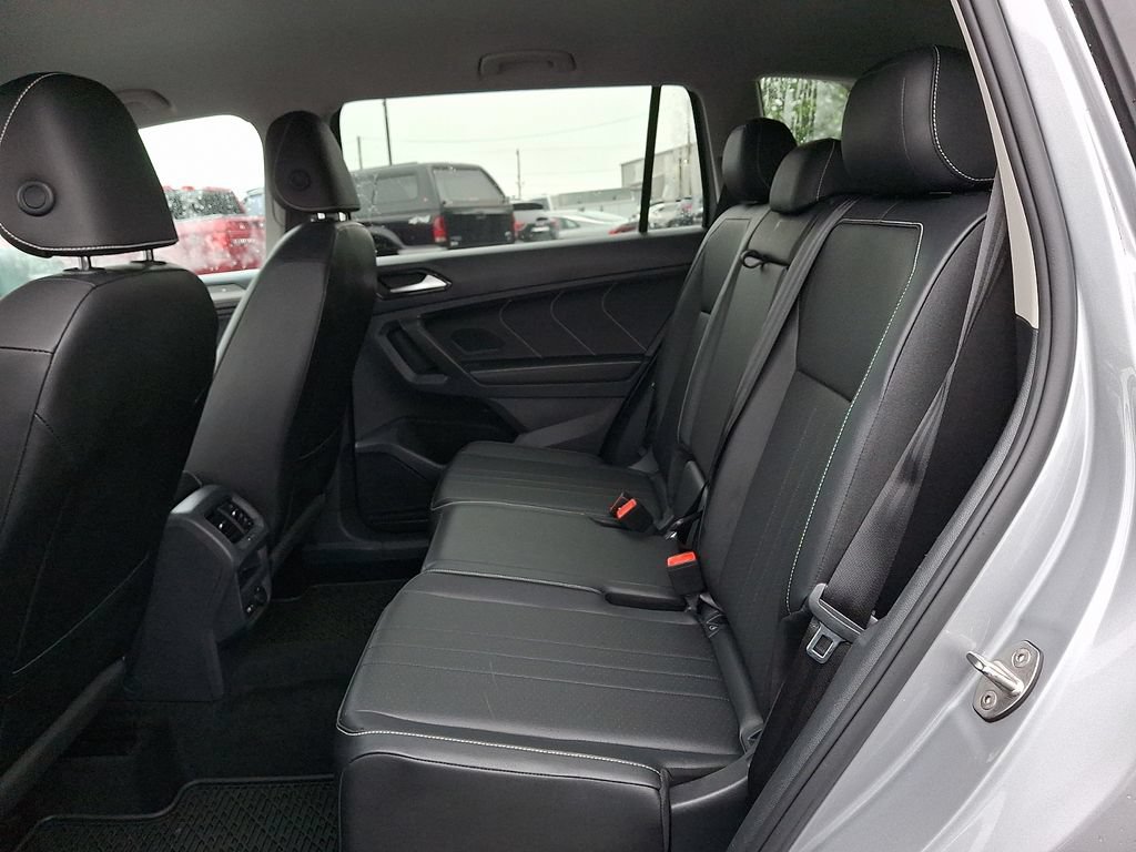 Used 2022 Volkswagen Tiguan SE AWD/4WD image 10
