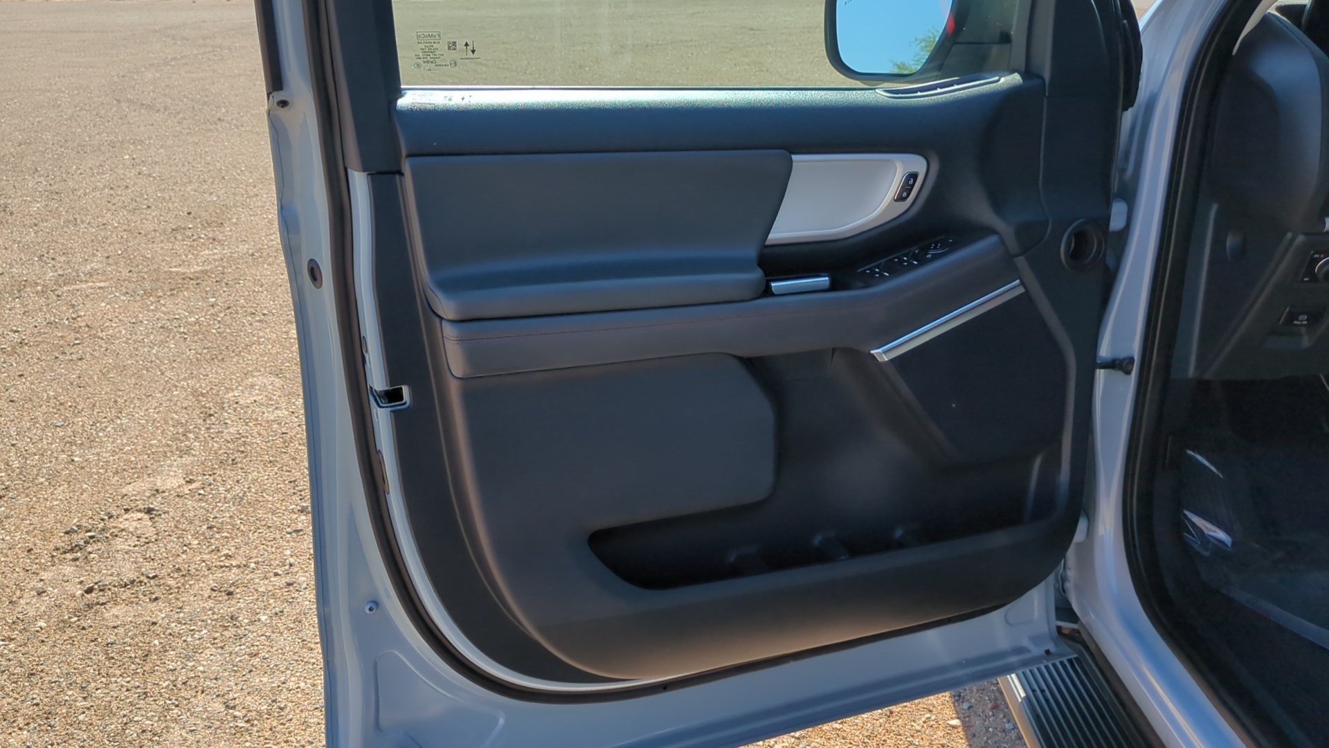 Used 2025 Ford Expedition Active AWD/4WD image 19