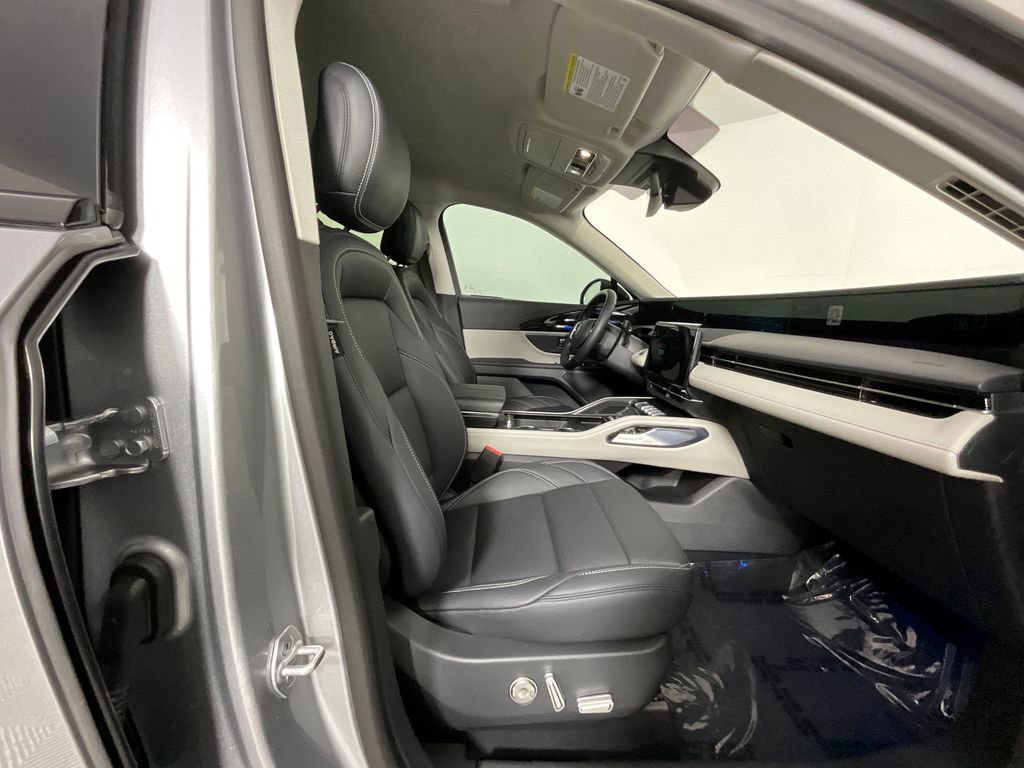 Used 2025 Lincoln Nautilus Premier AWD/4WD image 20