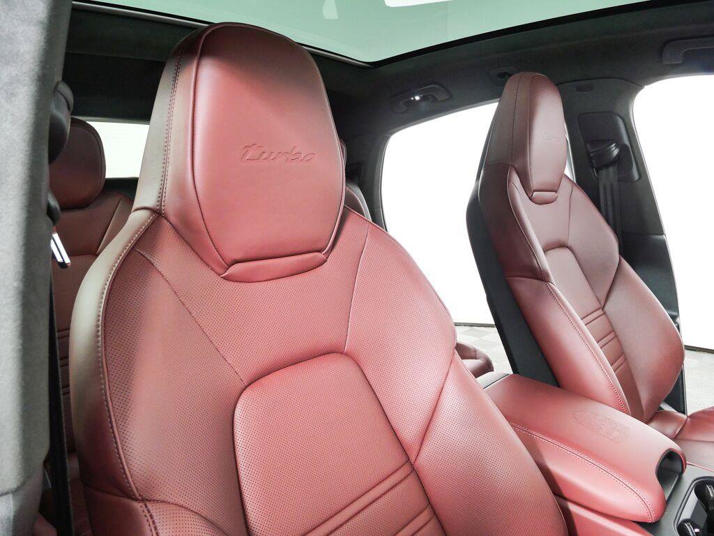 Certified 2024 Porsche Cayenne Turbo AWD/4WD image 25