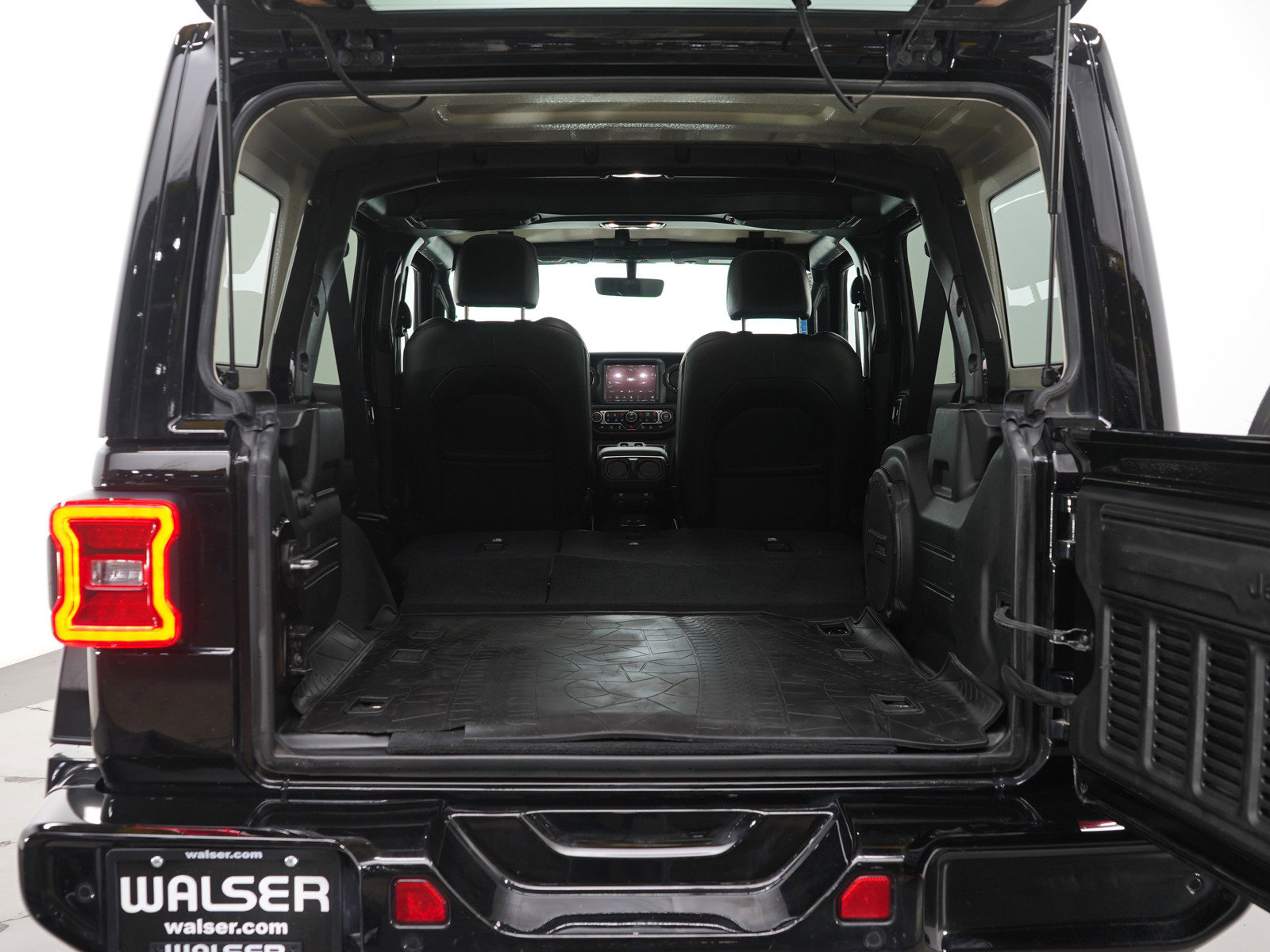 Used 2022 Jeep Wrangler Unlimited Sahara image 9