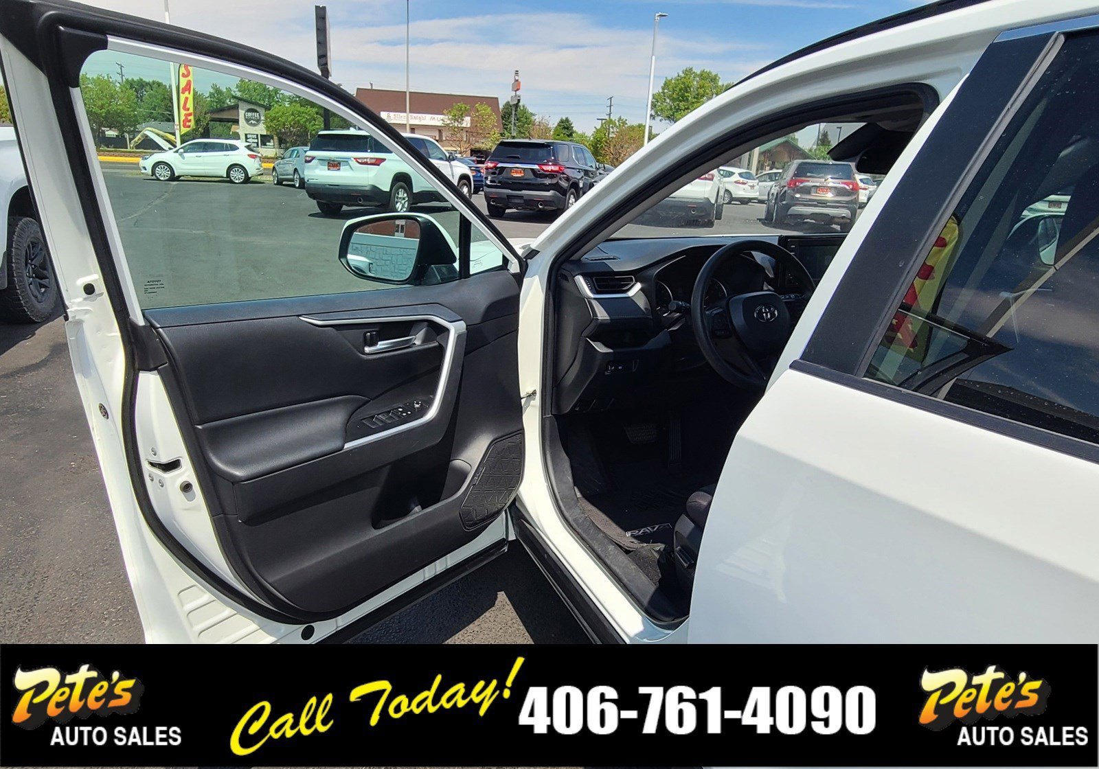 Used 2021 Toyota RAV4 XLE AWD/4WD image 17